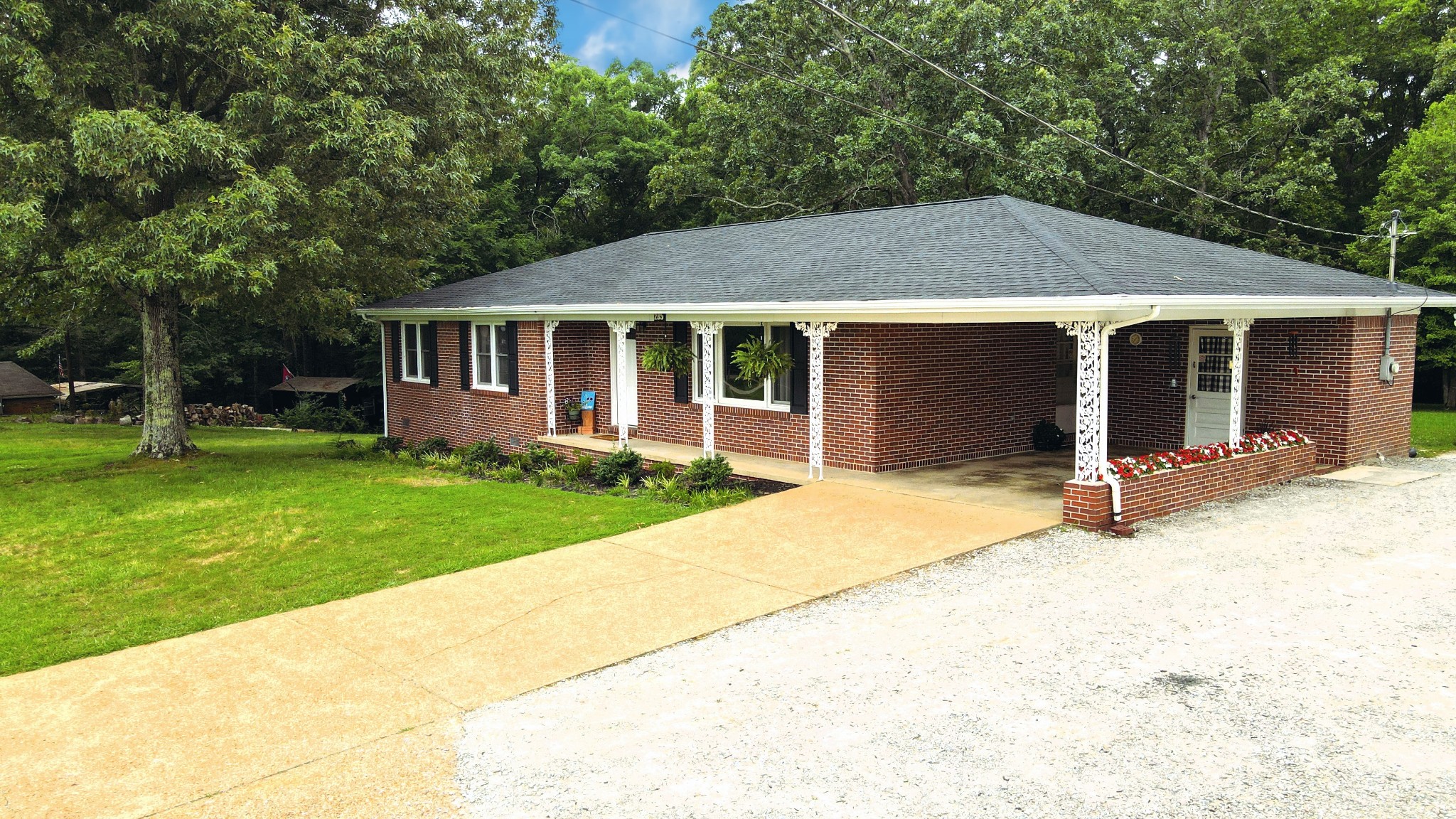 285 Birdsong Road Camden, TN 38320 - Photo 1 of 36 Gallery Image 1