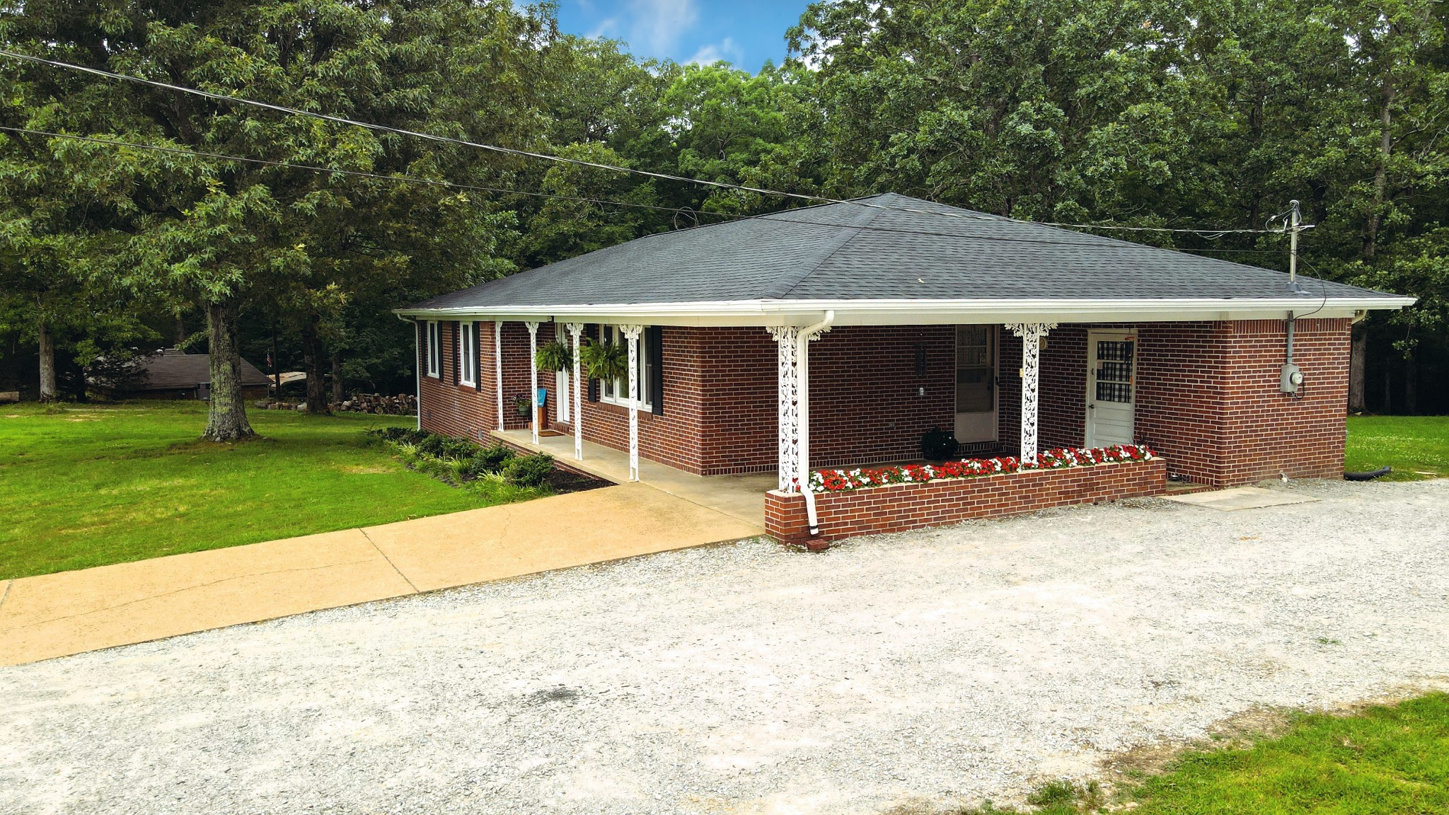285 Birdsong Road Camden, TN 38320 - Photo 2 of 36 Gallery Image 2