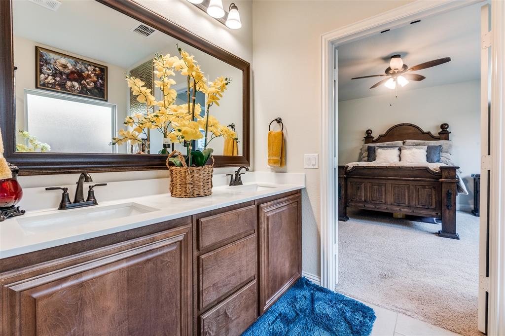 3822 Myrtle Way Kaufman, TX 75142 - Photo 20 of 39 a en suite bathroom with double vanity and a mirror