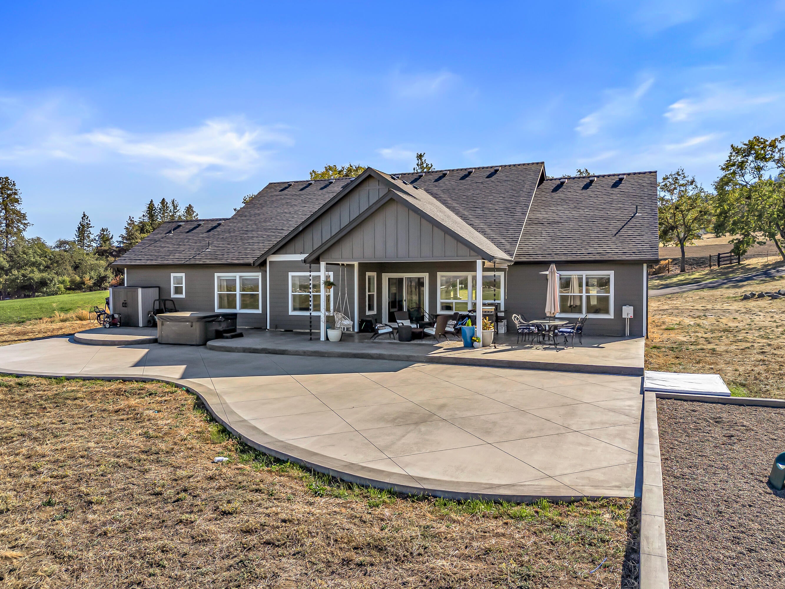 4228 Old Stage Road Central Point, OR 97502 - Photo 34 of 46 DJI_20251007143238_0028_D