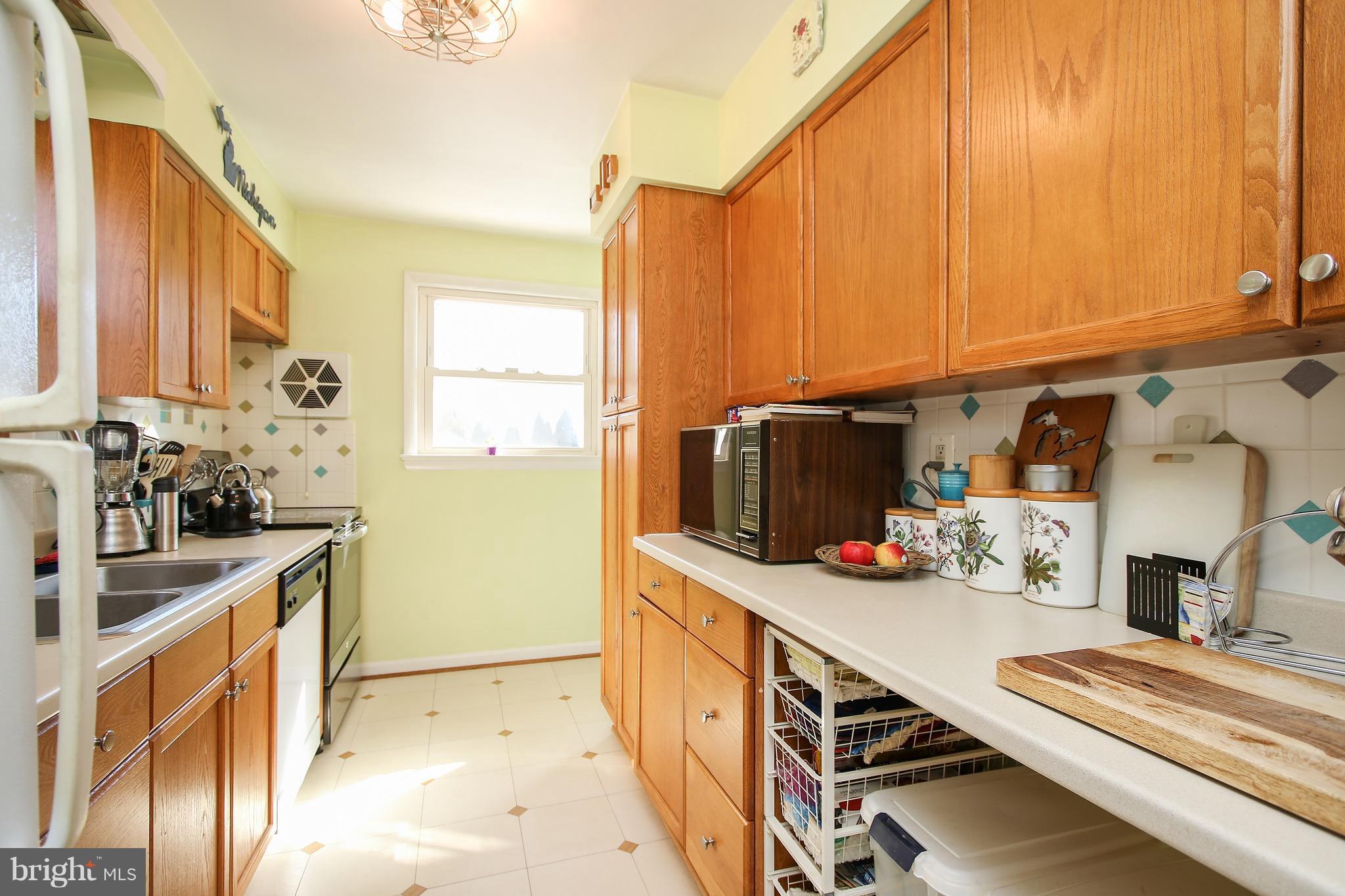 17131 Longdraft Road Gaithersburg, MD 20878 - Photo 12 of 30 Kitchen