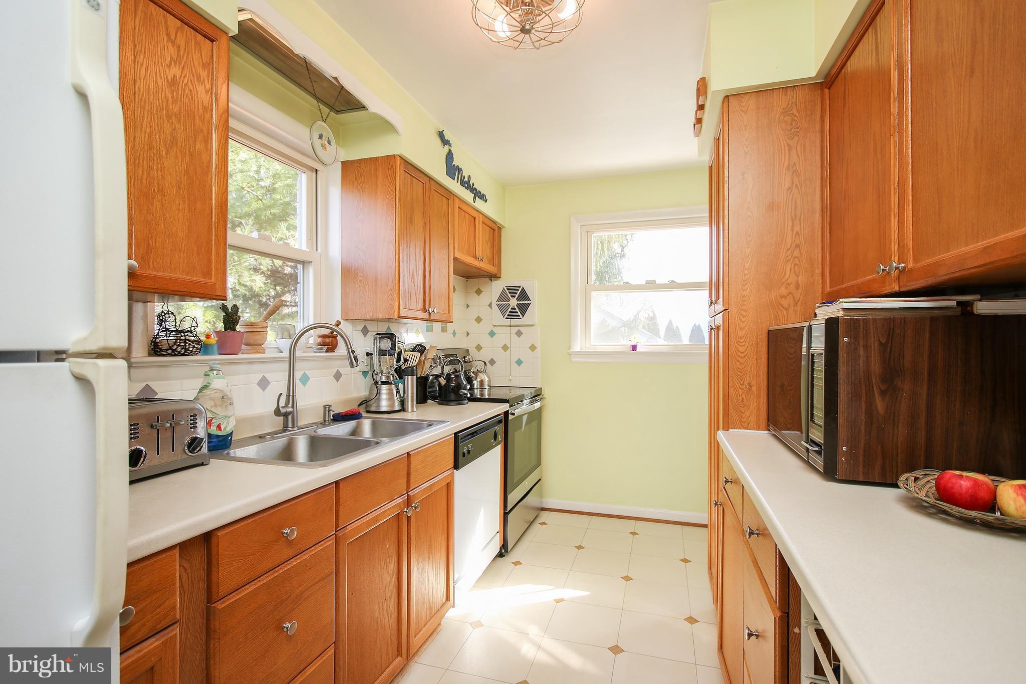 17131 Longdraft Road Gaithersburg, MD 20878 - Photo 13 of 30 Kitchen