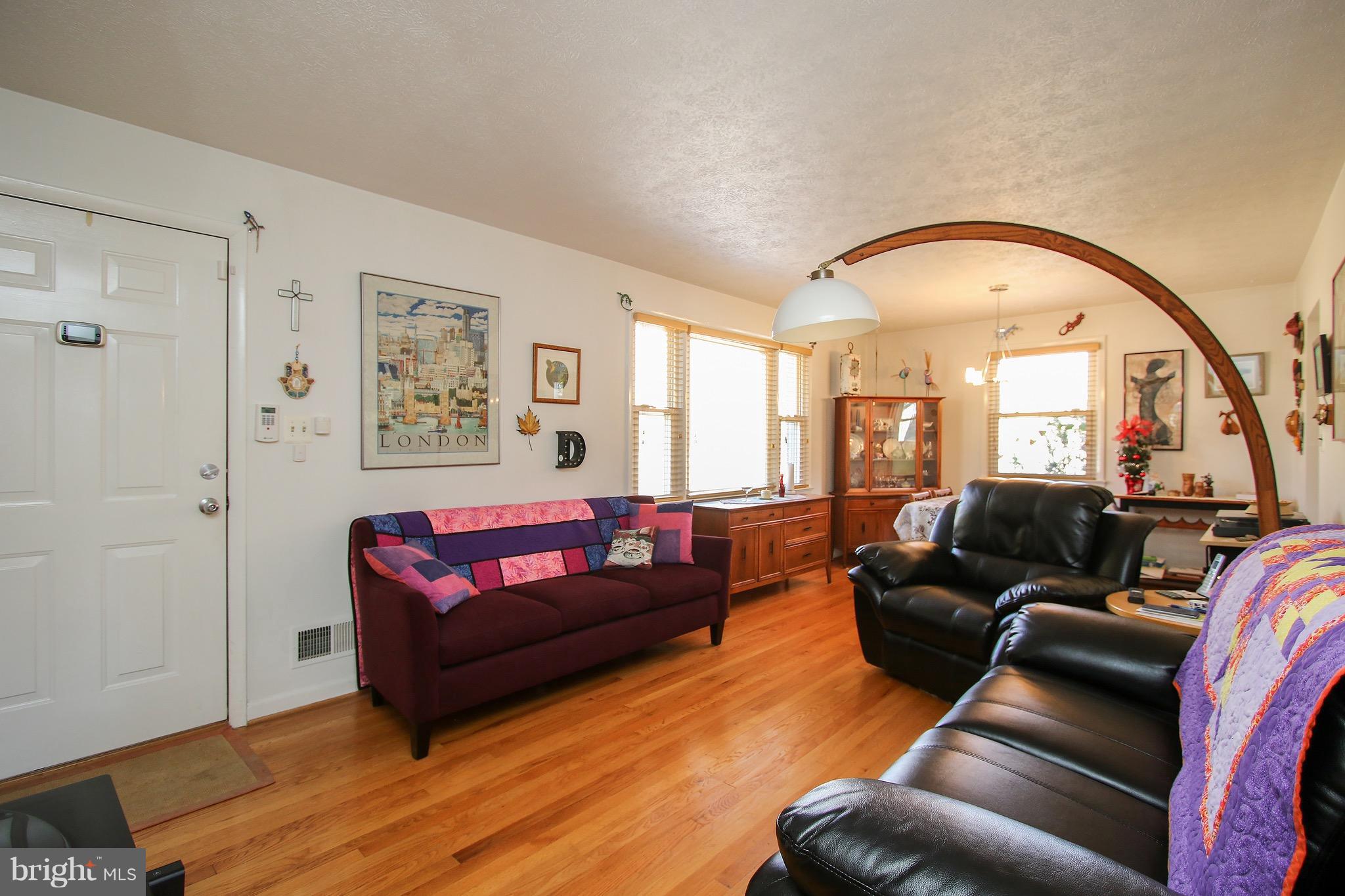 17131 Longdraft Road Gaithersburg, MD 20878 - Photo 5 of 30 Living Room
