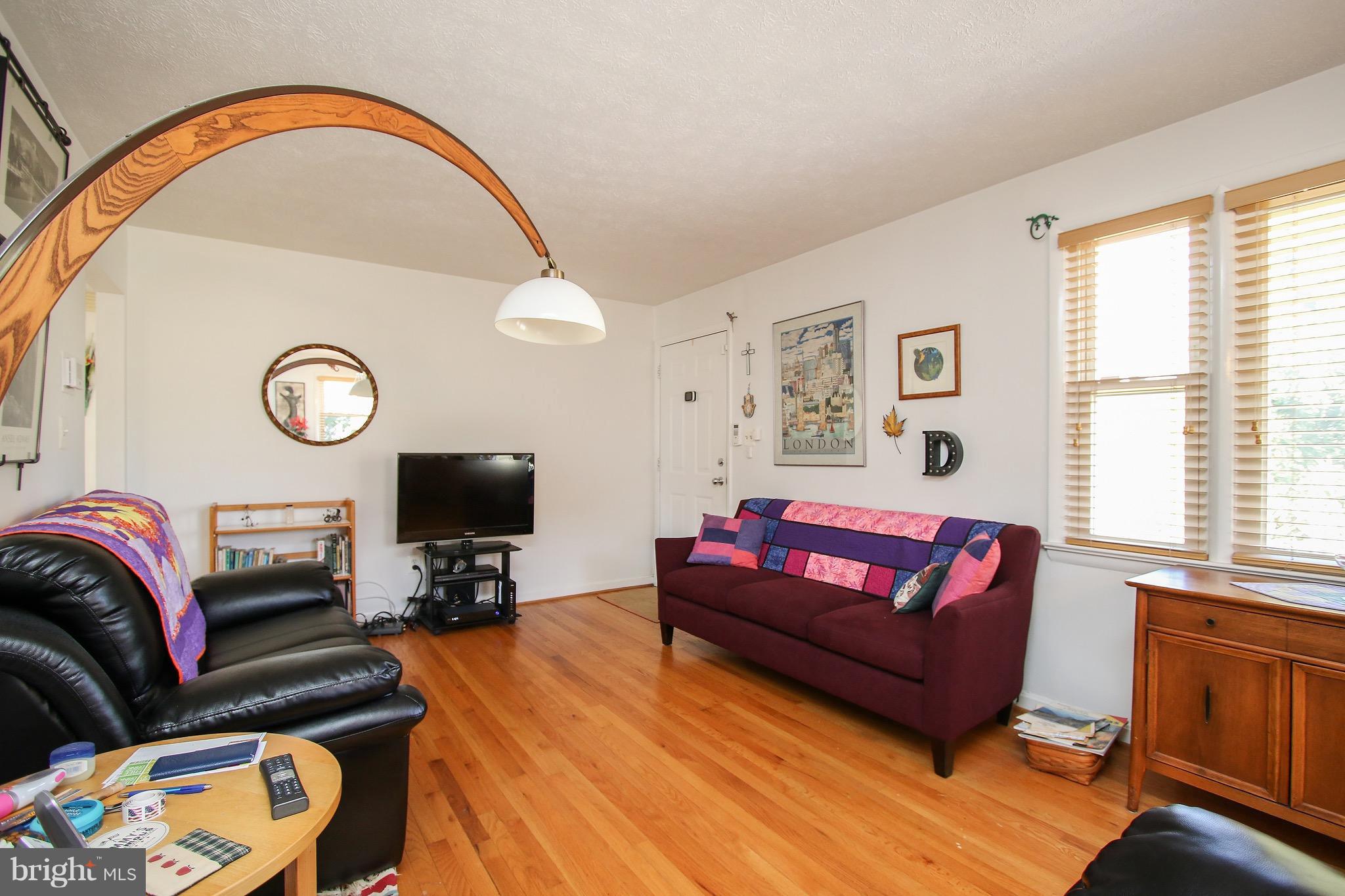 17131 Longdraft Road Gaithersburg, MD 20878 - Photo 7 of 30 Living Room