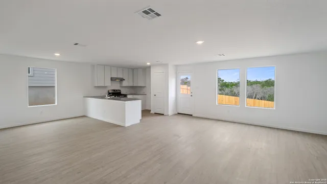 $1,595 | 14243 Enfield, San Antonio, TX 78245