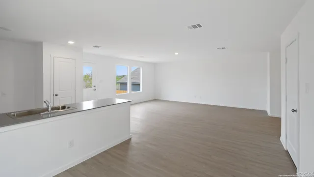 $1,595 | 14243 Enfield, San Antonio, TX 78245