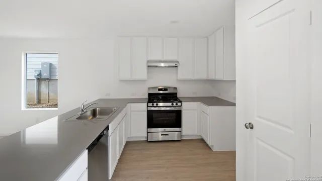 $1,595 | 14243 Enfield, San Antonio, TX 78245