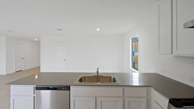 $1,595 | 14243 Enfield, San Antonio, TX 78245