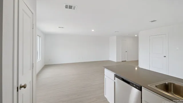 $1,595 | 14243 Enfield, San Antonio, TX 78245