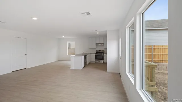 $1,595 | 14243 Enfield, San Antonio, TX 78245