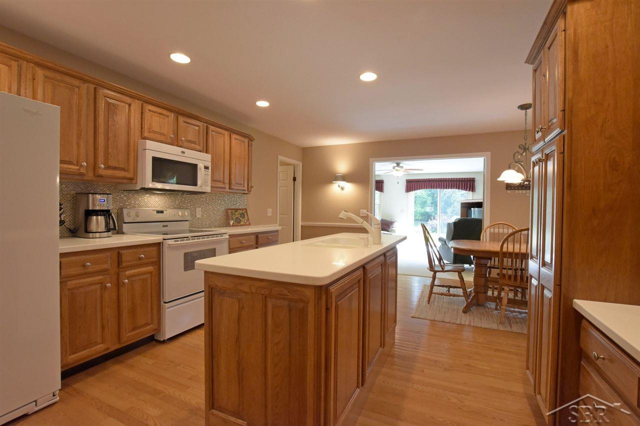 5 Benton Road Saginaw, MI 48602 - Photo 4 of 31 31355801-3.JPG