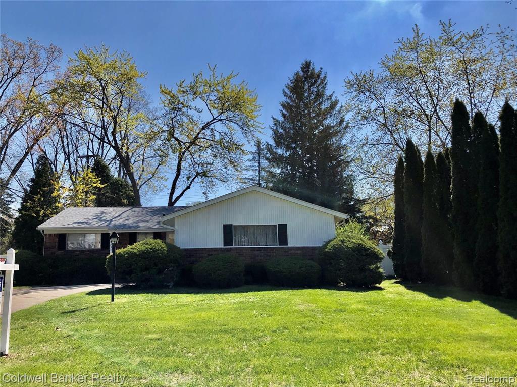 29934 Rambling Road Southfield, MI 48076 - Photo 1 of 11