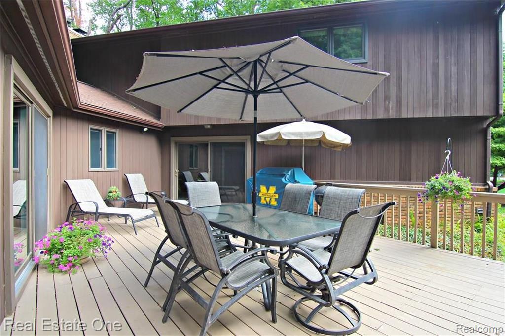 28053 Inkster Road Farmington Hills, MI 48334 - Photo 11 of 46