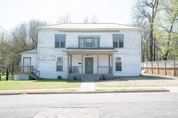 $255,000 | 631 West Austin Street, Paris, TX 75460