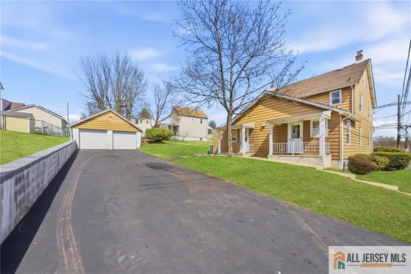 $2,700 | 103 South Greasheimer Street, Manville, NJ 08835