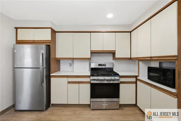 $2,700 | 103 South Greasheimer Street, Manville, NJ 08835