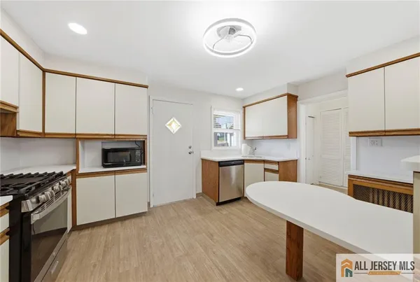 $2,700 | 103 South Greasheimer Street, Manville, NJ 08835