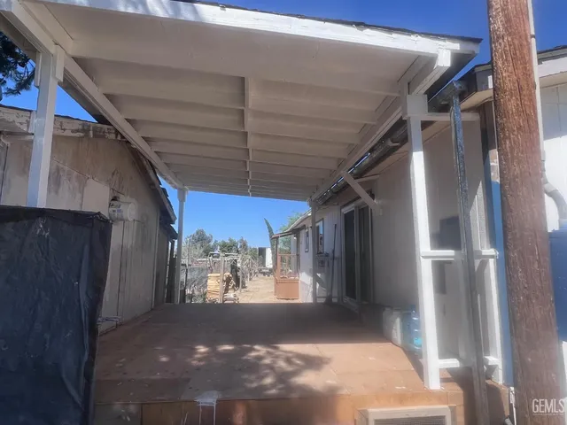 a view of a back yard of a house