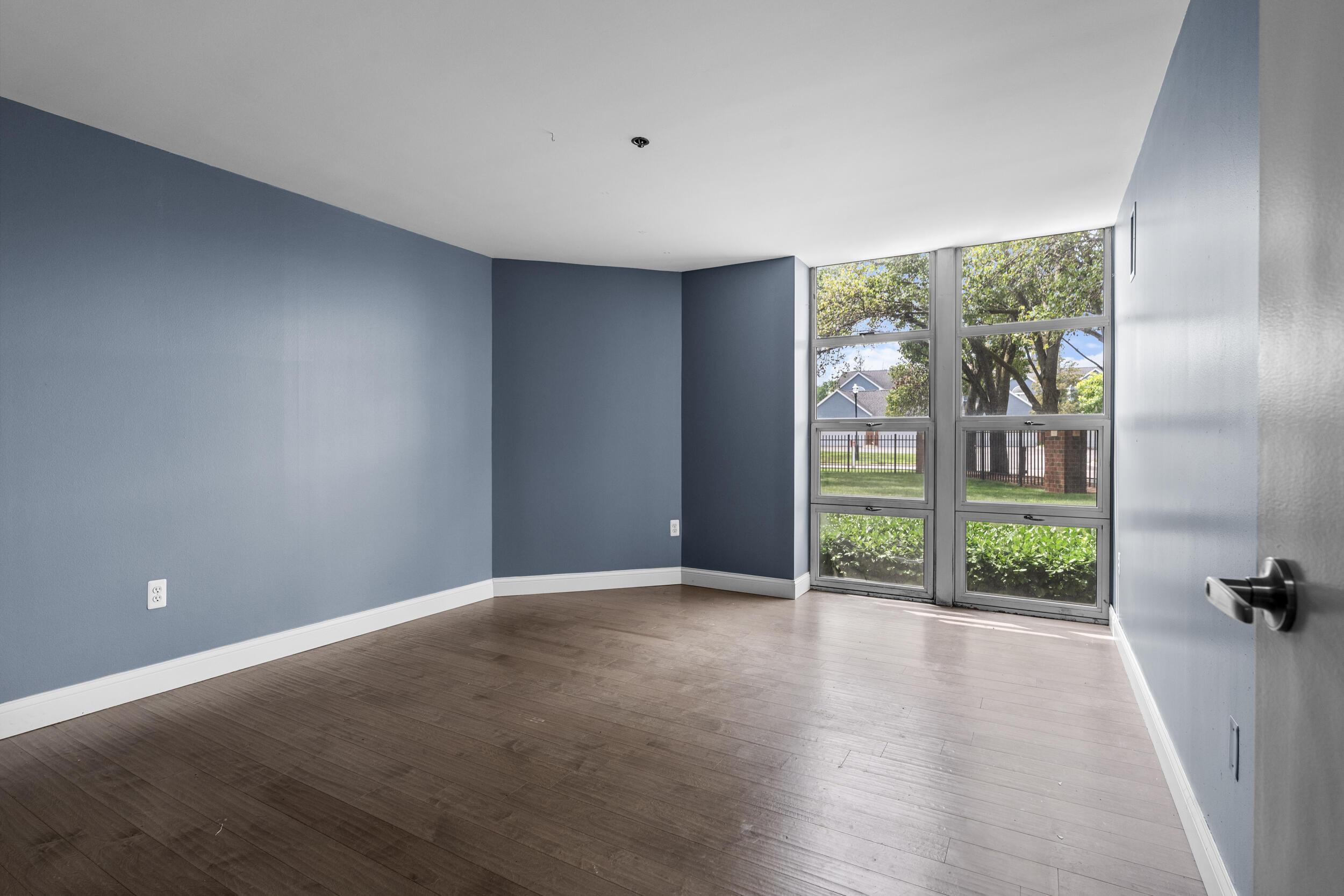 250 East Harbortown Drive, Unit 103 Detroit, MI 48207 - Photo 14 of 25 083