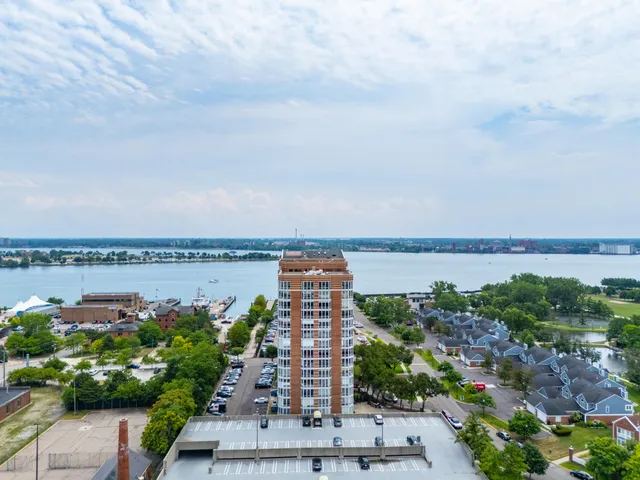 $1,700 | 250 East Harbortown Drive, Unit 103, Detroit, MI 48207