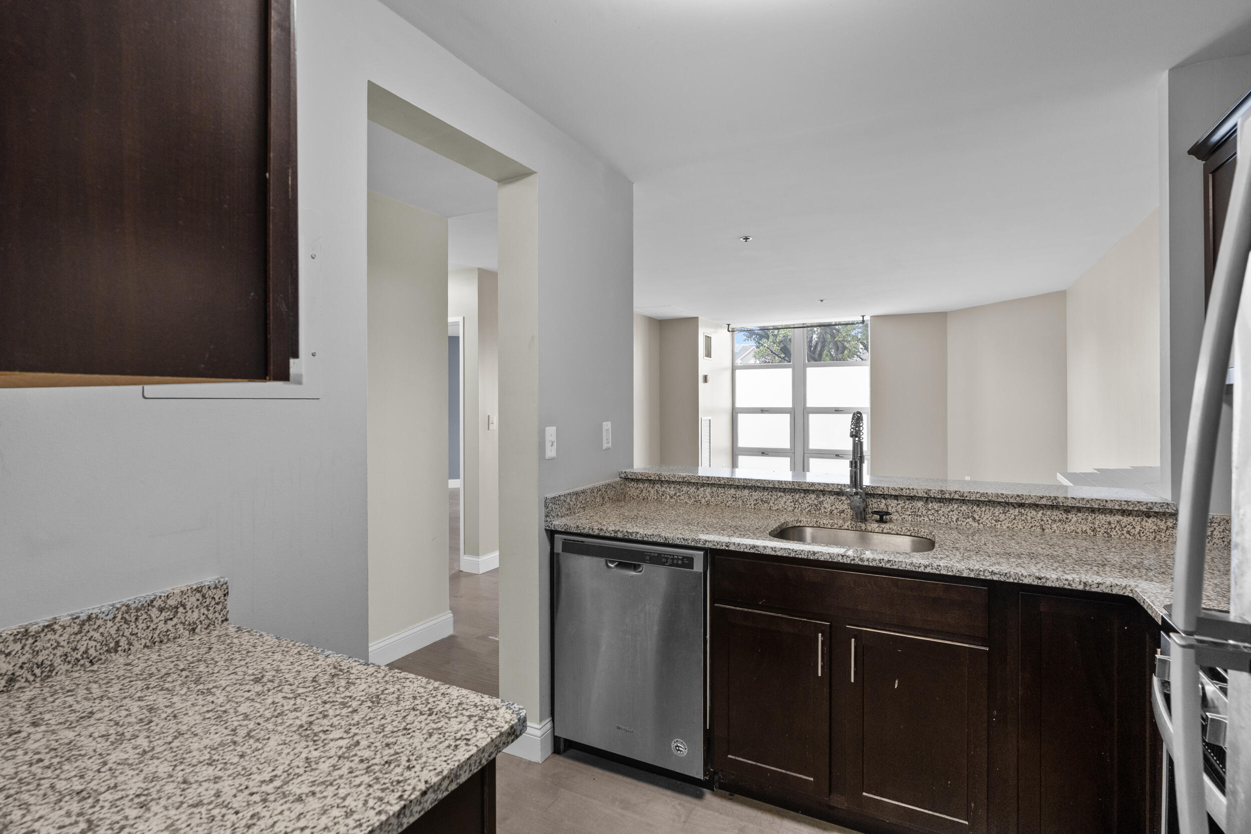 250 East Harbortown Drive, Unit 103 Detroit, MI 48207 - Photo 9 of 25 066