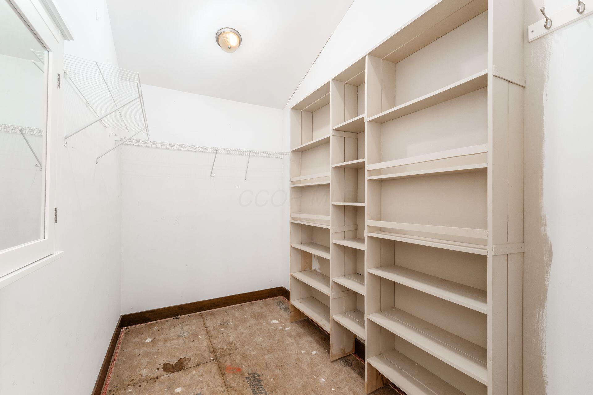 422 Debord Road Waverly, OH 45690 - Photo 21 of 57 Master Walk-in Closet