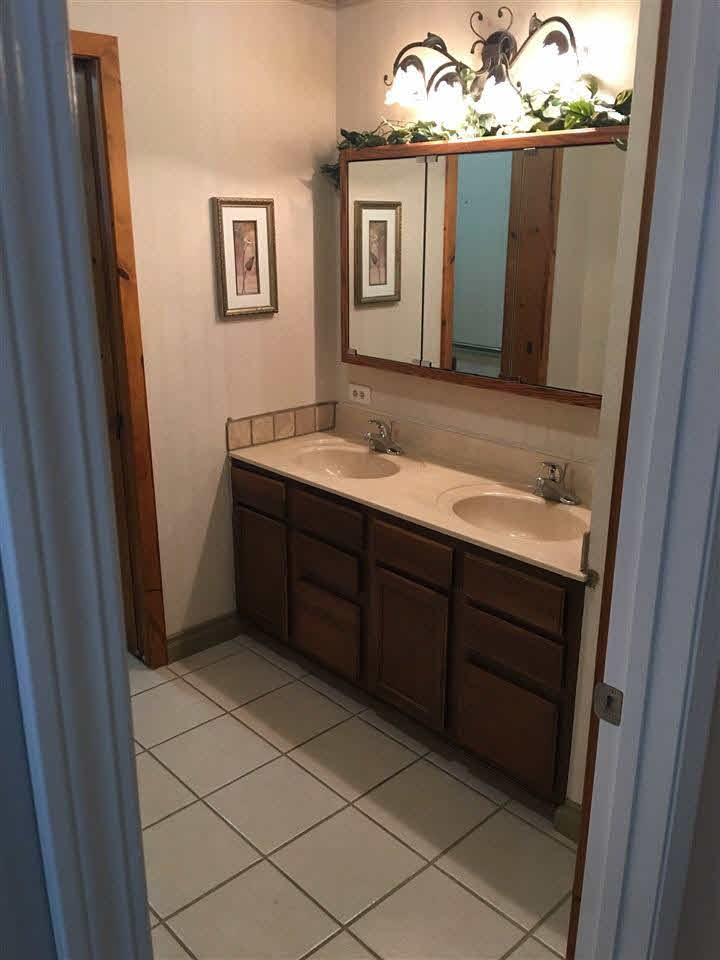 8077 North McKinley Road Flushing, MI 48433 - Photo 10 of 58 Main House Full Bathroom