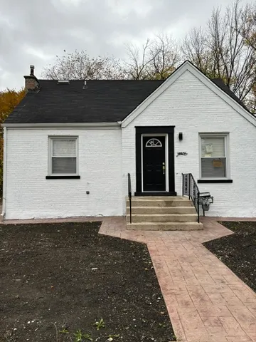 a view of a entryway in front of house