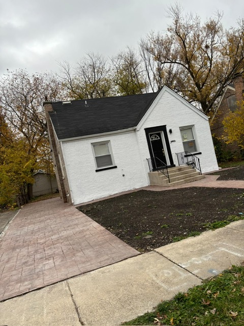 14609 Justine Street Harvey, IL 60426 - Photo 4 of 33 a view of a outdoor space