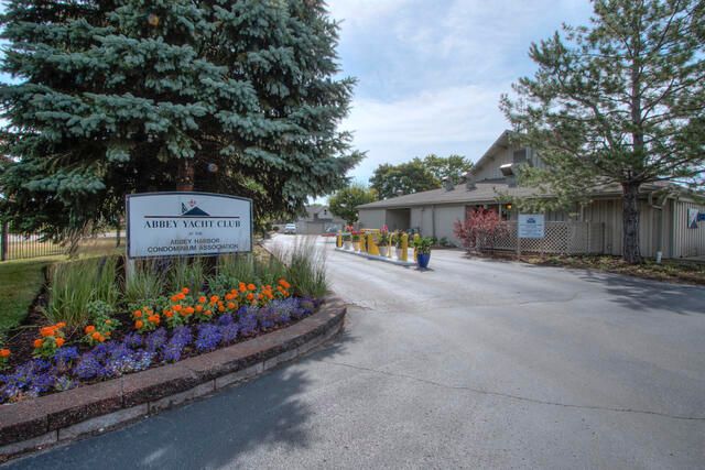 271 Fontana Boulevard, Unit 708, Fontana, WI 53125