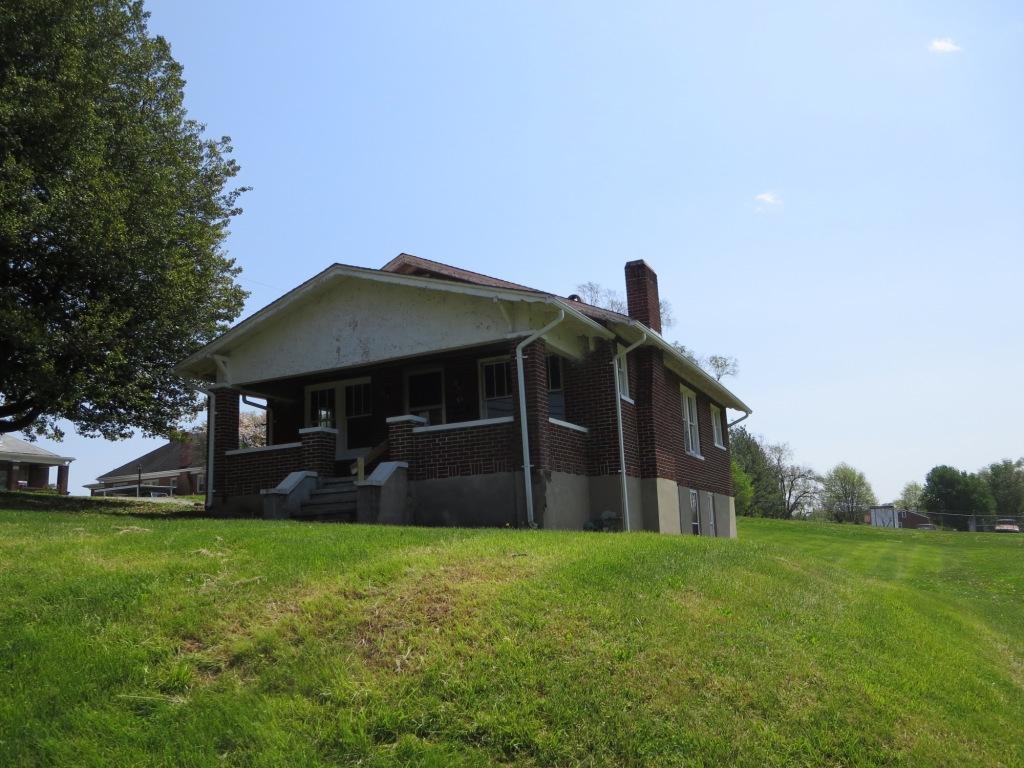 27 Fugate Road Northeast Roanoke, VA 24012 - Photo 1 of 11 27 Fugate