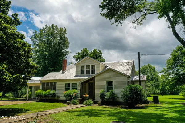 $425,000 | 85 Barrack Road, Yazoo City, MS 39194