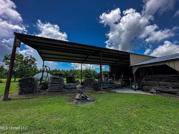 $425,000 | 85 Barrack Road, Yazoo City, MS 39194