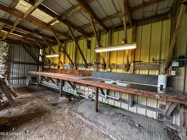 $425,000 | 85 Barrack Road, Yazoo City, MS 39194