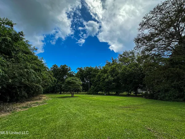 $425,000 | 85 Barrack Road, Yazoo City, MS 39194