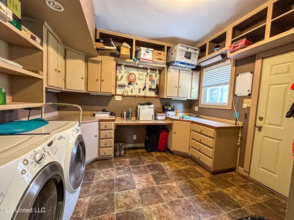 $425,000 | 85 Barrack Road, Yazoo City, MS 39194