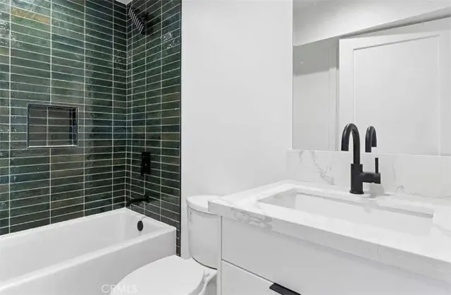 $4,900 | 6417 Lexington Avenue, Los Angeles, CA 90038