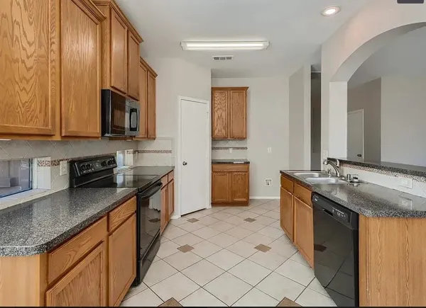 $2,450 | 850 Warbler Lane, Aubrey, TX 76227