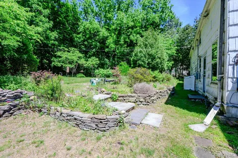 $550,000 | 169 West Rogues Path, Huntington, NY 11743