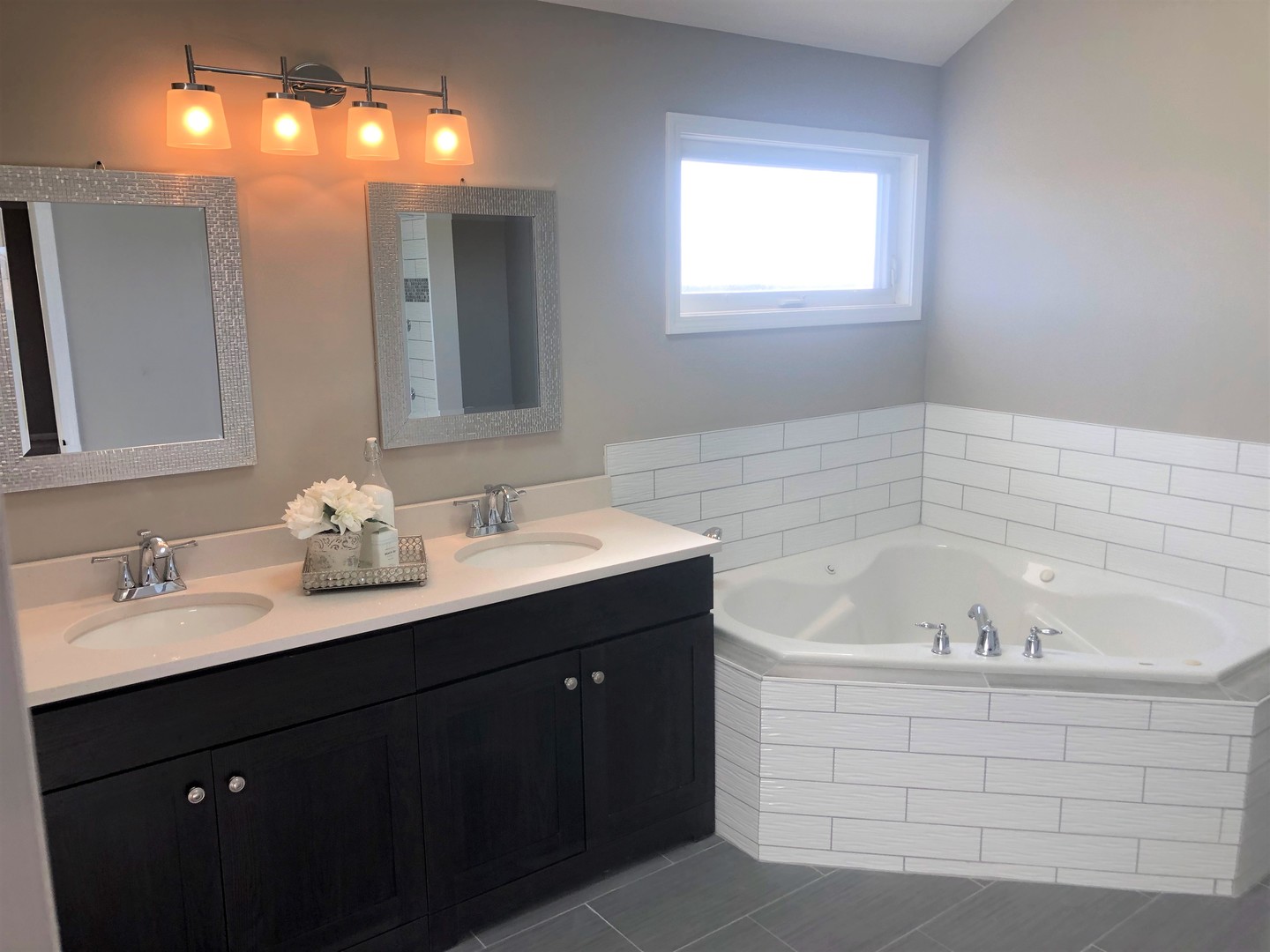 13315 Blakely Drive Plainfield, IL 60585 - Photo 10 of 20 a bathroom with a bathtub sink and mirror
