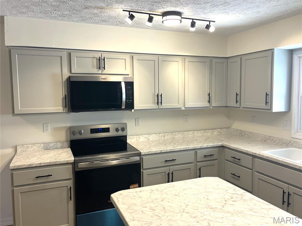 1121 Brooklane Drive Carrollton, IL 62016 - Photo 12 of 29
