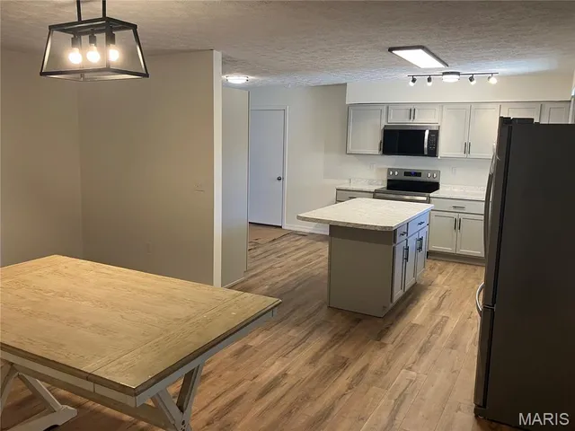 $215,000 | 1121 Brooklane Drive, Carrollton, IL 62016