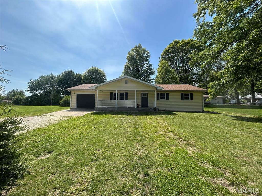 1121 Brooklane Drive Carrollton, IL 62016 - Photo 2 of 29