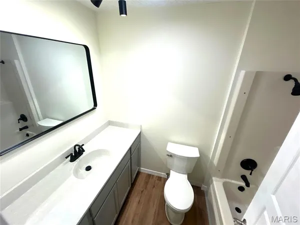 $215,000 | 1121 Brooklane Drive, Carrollton, IL 62016