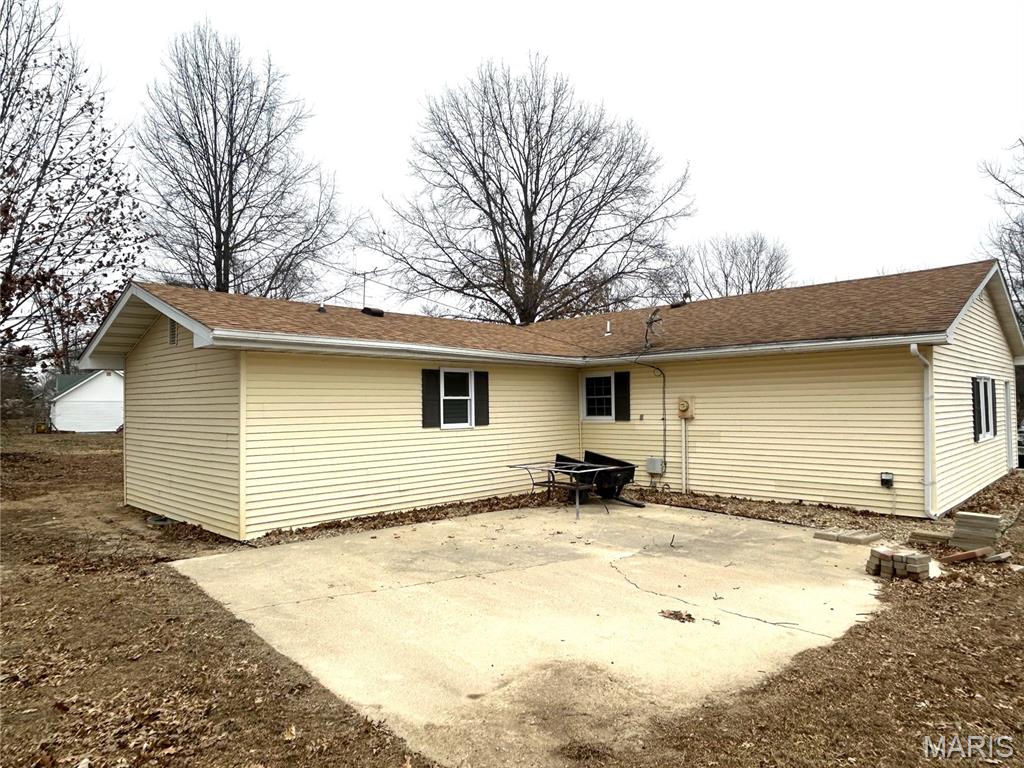 1121 Brooklane Drive Carrollton, IL 62016 - Photo 5 of 28