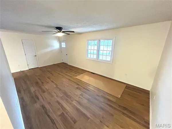 $215,000 | 1121 Brooklane Drive, Carrollton, IL 62016