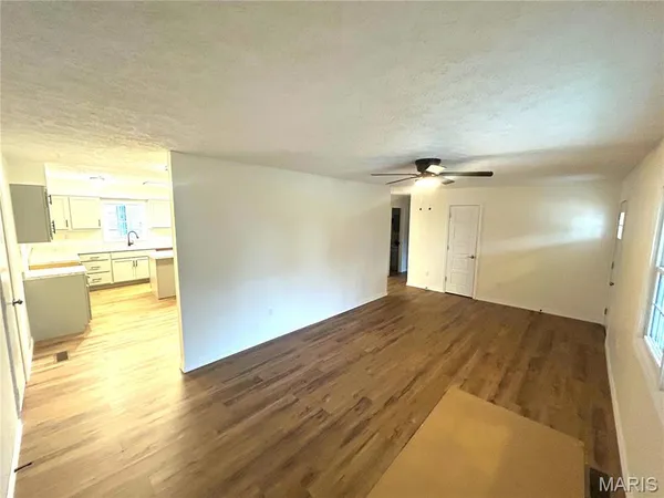 $215,000 | 1121 Brooklane Drive, Carrollton, IL 62016