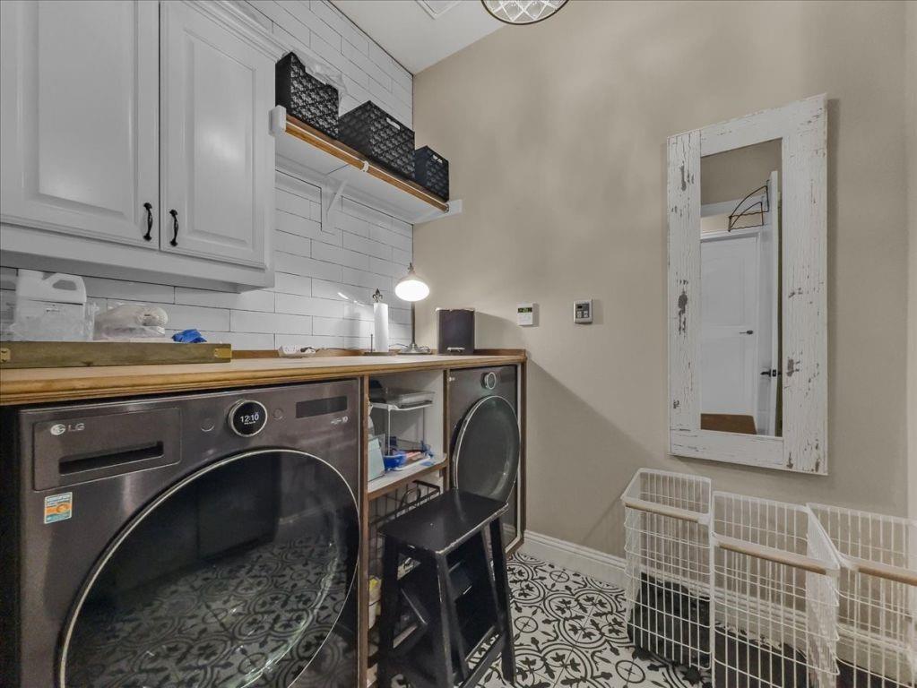 2832 Mona Vale Road Trophy Club, TX 76262 - Photo 16 of 37 a utility room with dryer and washer