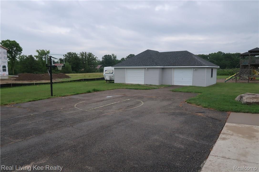 62730 Place Road New Haven, MI 48048 - Photo 5 of 42 5.JPG