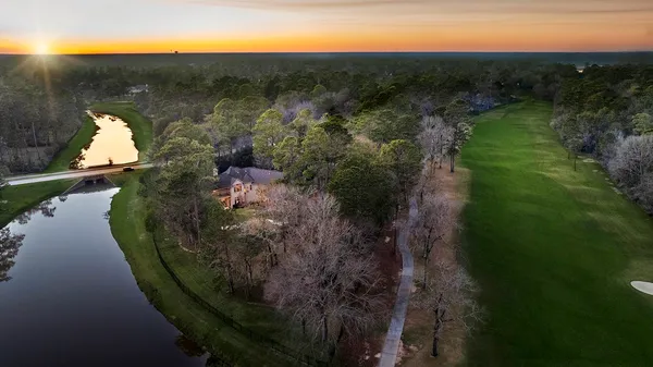 $3,350,000 | 32 Palmer Woods Drive, The Woodlands, TX 77381
